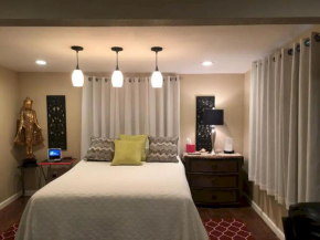 Midtown Cozy Bungalow Near Downtown